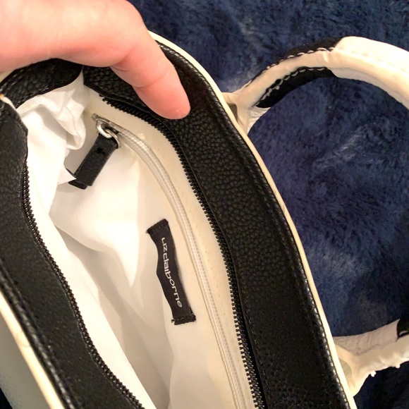 Liz Claiborne NWT LC Carman Mini Bag Crossbody Black & White - Picture 8 of 9